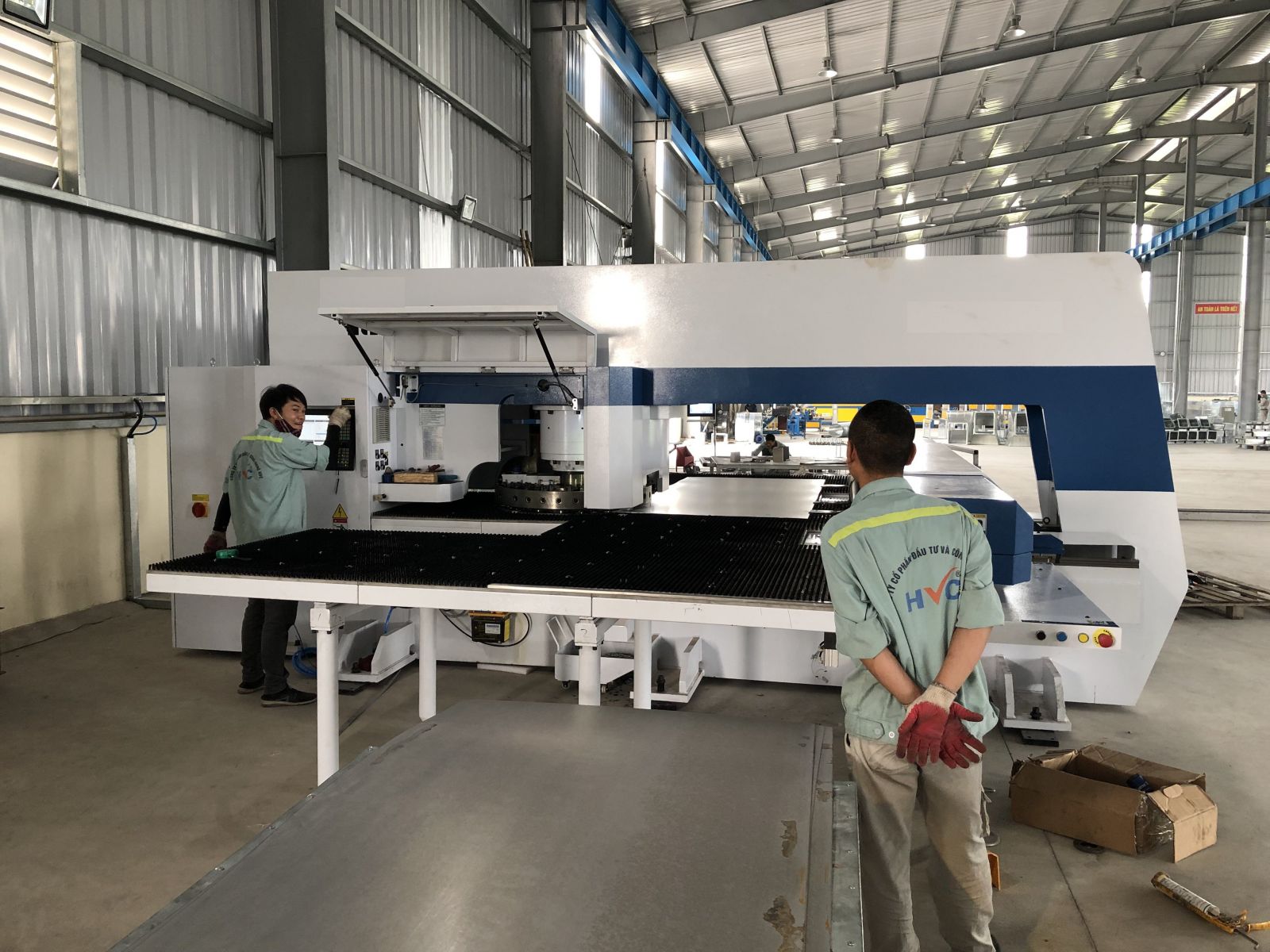 máy sản xuất đầu tư tại nhà máy
