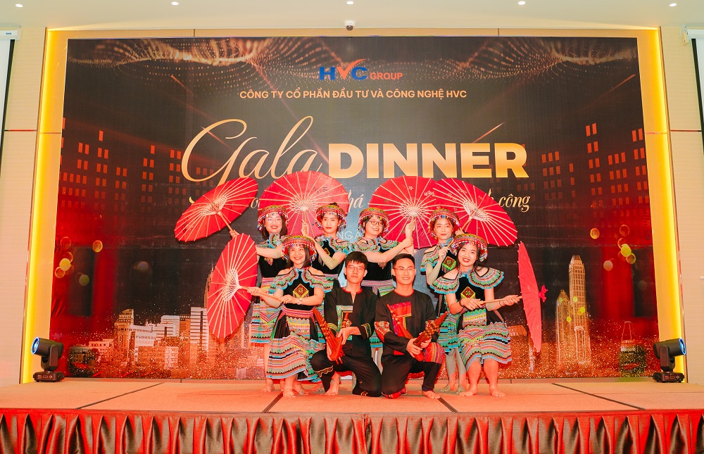 Văn nghệ tại buổi tiệc