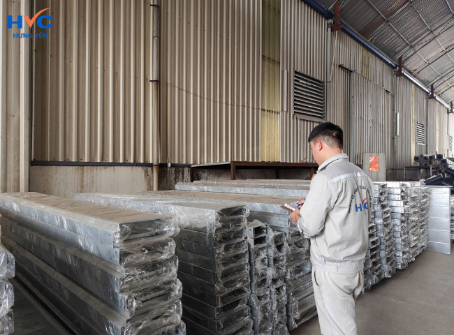 Lô thang máng cáp xuất khẩu sang Lào phục vụ dự án thủy điện Nam Phak trước đó