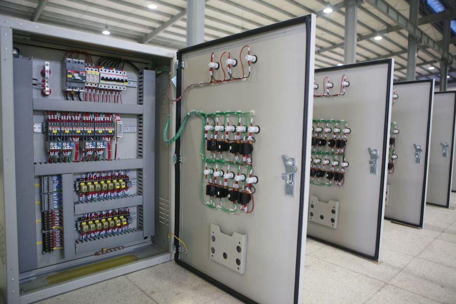tu điện điều khiển động cơ sử dụng biến tần
